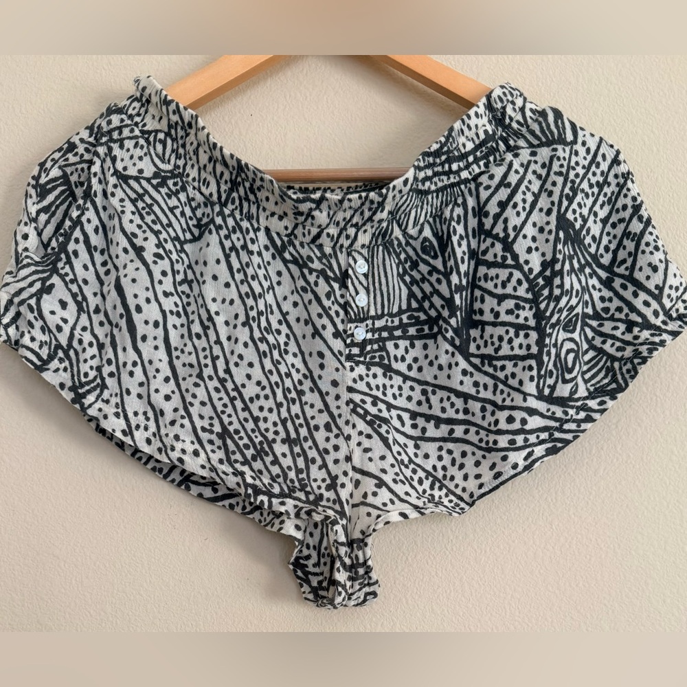 Urban Outfitters Black and White Patterned Pajama Shorts Size Small